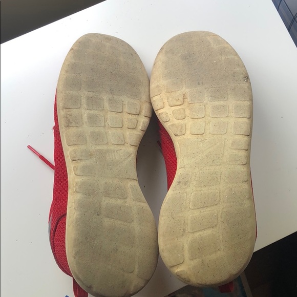 Red Nike Roshe’s - Picture 5 of 5